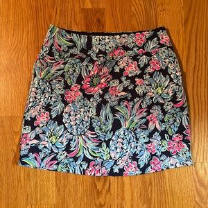 Lily Pulitzer size 4 navy printed skort